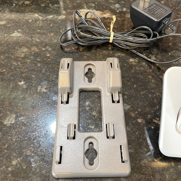 AT&T 2 Handset Cordless Phone with Answering System - Picture 3 of 11